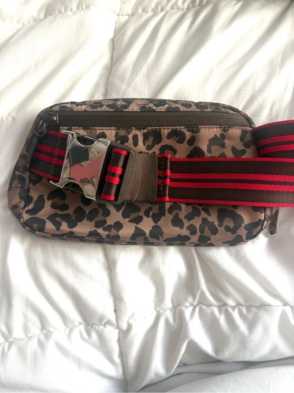 lululemon athletica Brown Pouch with Red Logo Accent - Picture 3 of 6